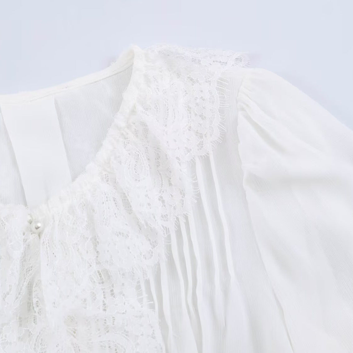 Blusa de Encaje con Botones de Perla – Manga Larga para Mujer