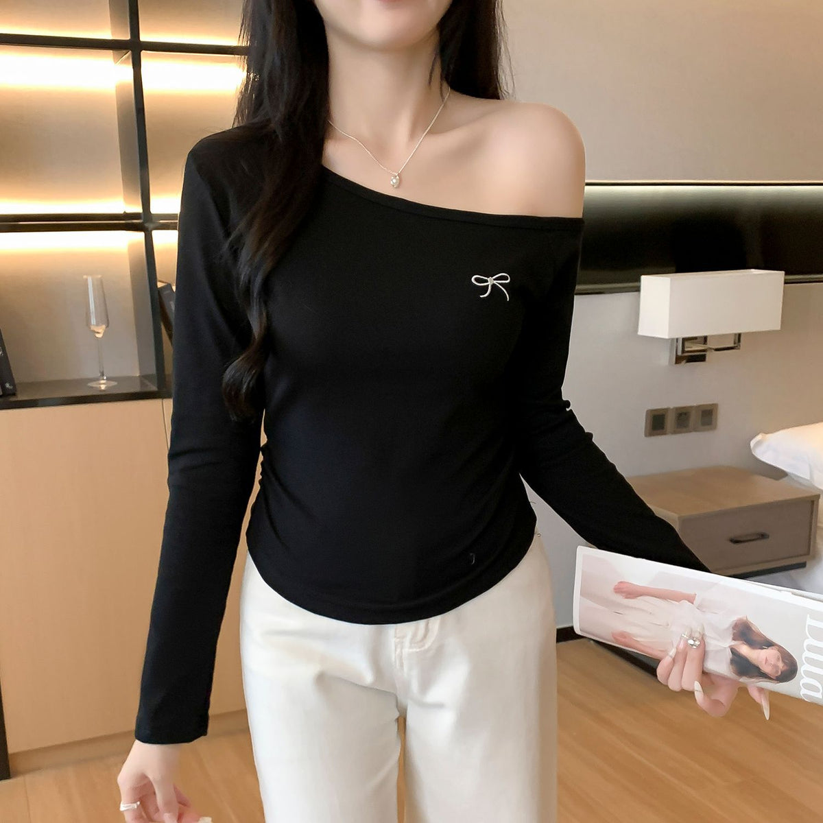 Camiseta Ajustada con Hombro Asimétrico – Manga Larga Estilo Coreano para Mujer