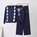 Conjunto Tres Piezas con Cárdigan de Rombos en Bloques de Color