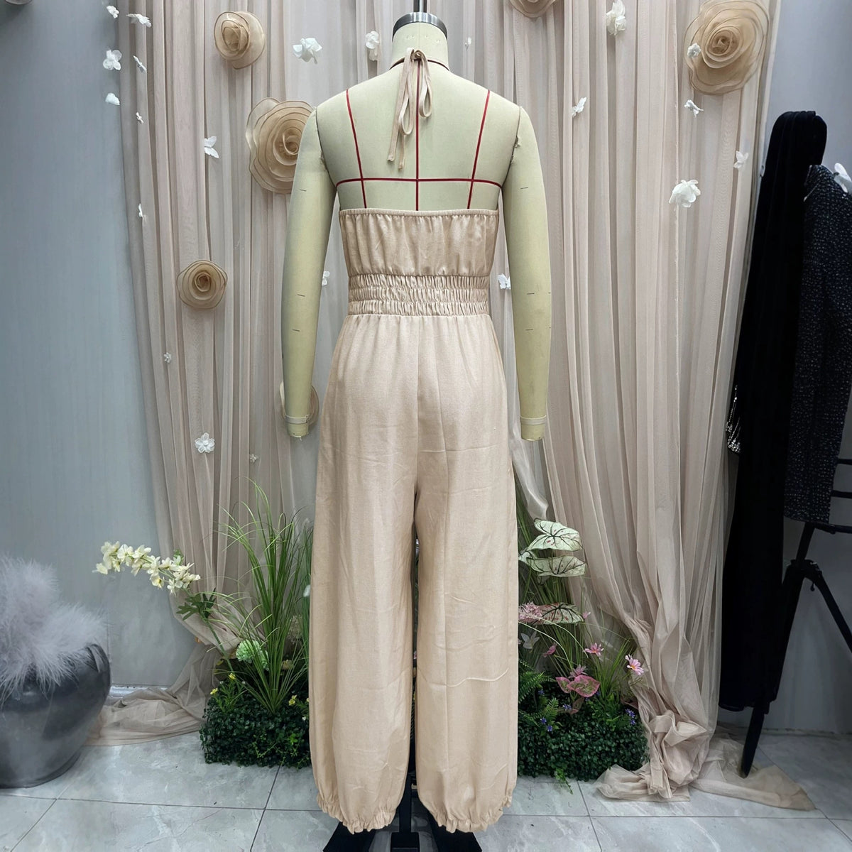 Mono Bohémico Halter de Encaje – Cintura Alta Sin Mangas para Vacaciones
